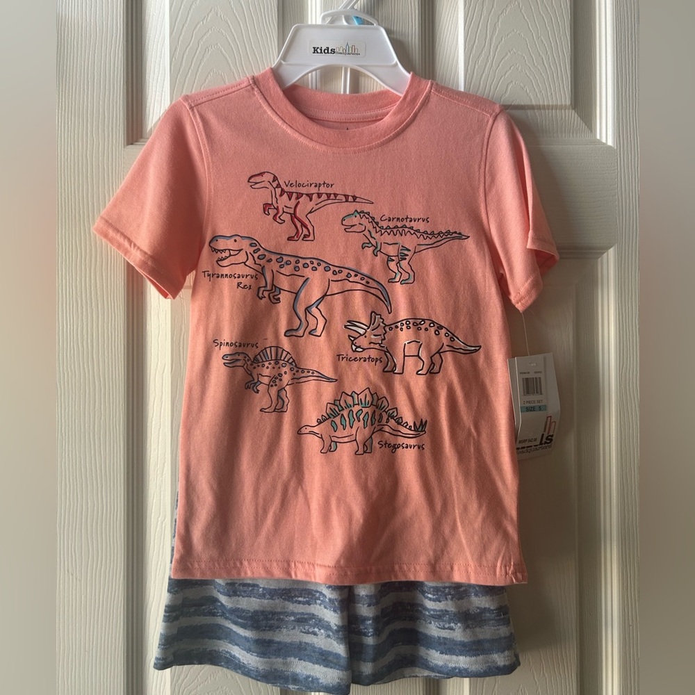 ✨NWT: Kids Headquarters Coral Dinosaur Graphic Tee with shorts